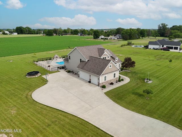 6137 Old Stone Trail, Curtice, OH 43412