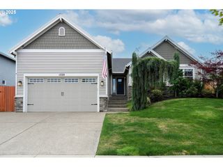 1028 JAYSIE Dr, Silverton, OR 97381