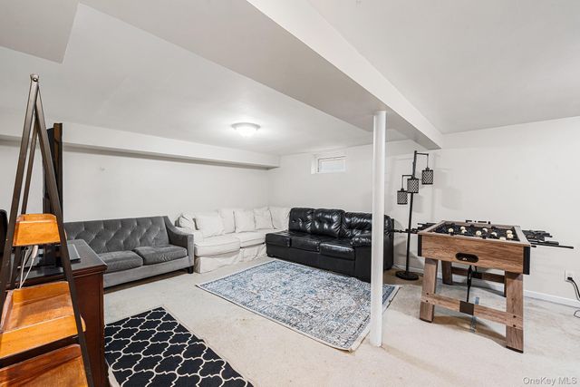 7 Cambridge Avenue, Bethpage, NY 11714