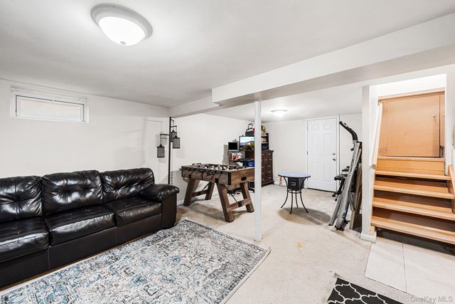 7 Cambridge Avenue, Bethpage, NY 11714