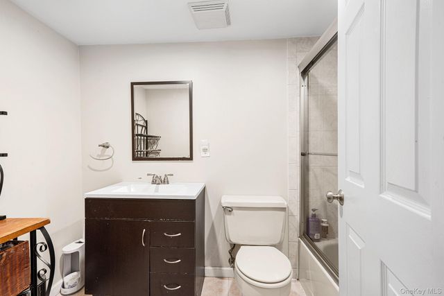 7 Cambridge Avenue, Bethpage, NY 11714