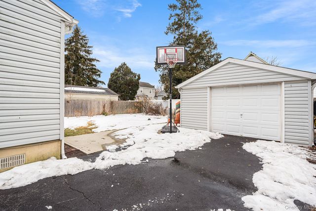 7 Cambridge Avenue, Bethpage, NY 11714