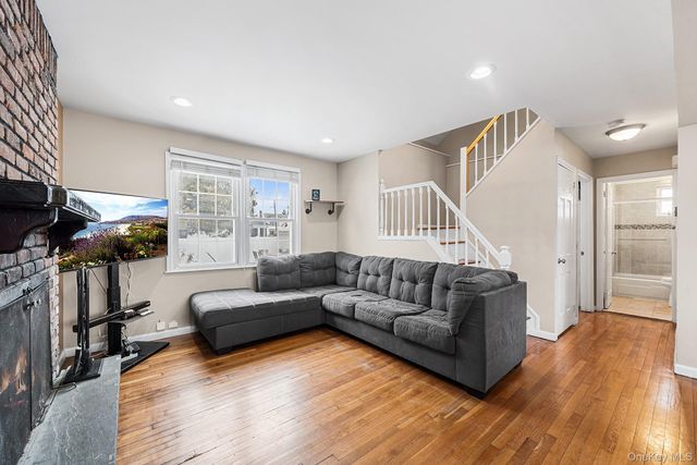 7 Cambridge Avenue, Bethpage, NY 11714