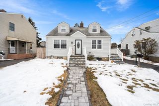 7 Cambridge Avenue, Bethpage, NY 11714