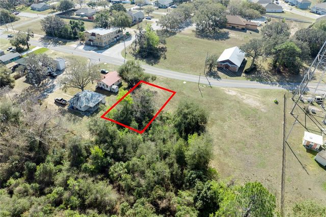 W CENTRAL AVENUE, Howey In The Hills, FL 34737