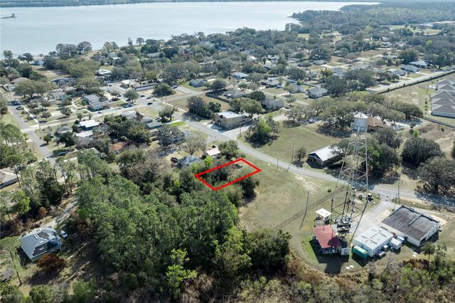 W CENTRAL AVENUE, Howey In The Hills, FL 34737