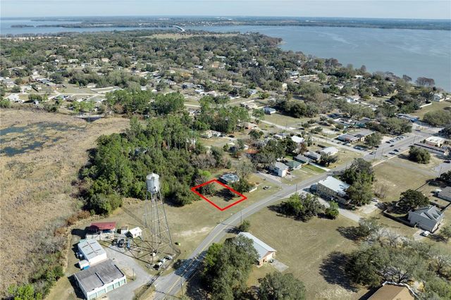 W CENTRAL AVENUE, Howey In The Hills, FL 34737