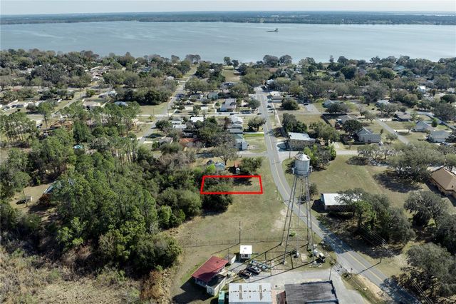 W CENTRAL AVENUE, Howey In The Hills, FL 34737