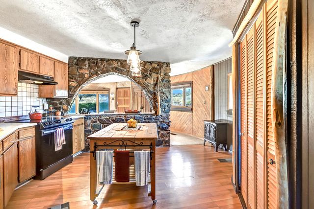 25 Placitas West Road, Placitas, NM 87043