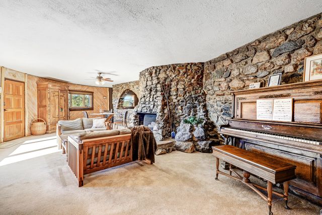 25 Placitas West Road, Placitas, NM 87043