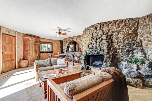 25 Placitas West Road, Placitas, NM 87043