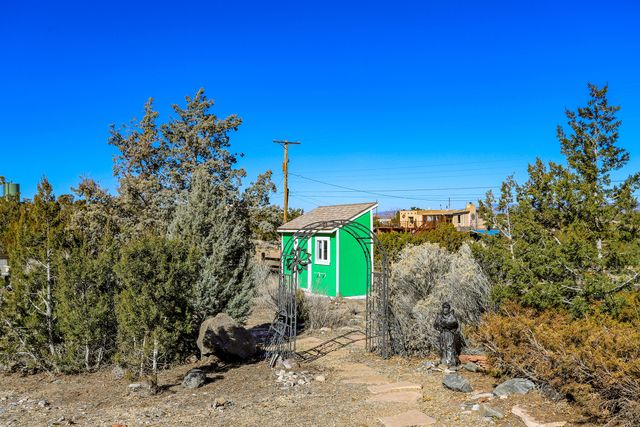 25 Placitas West Road, Placitas, NM 87043