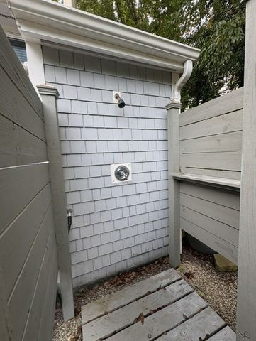36 Barnstable Rd, Hull, MA 02045
