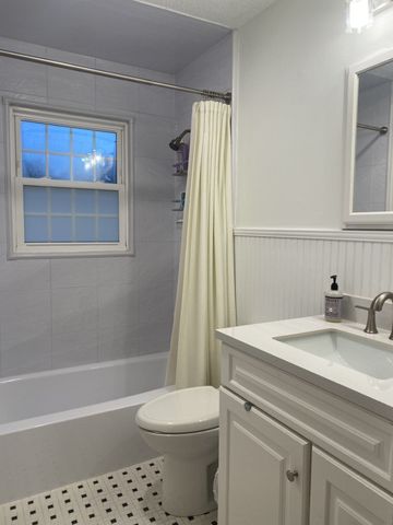 36 Barnstable Rd, Hull, MA 02045