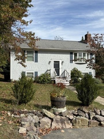 36 Barnstable Rd, Hull, MA 02045