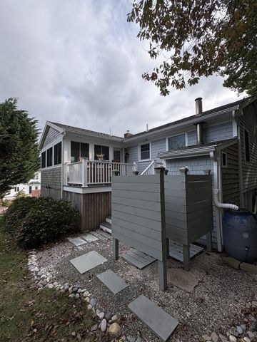 36 Barnstable Rd, Hull, MA 02045