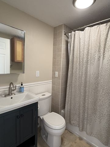 36 Barnstable Rd, Hull, MA 02045