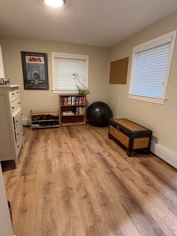 36 Barnstable Rd, Hull, MA 02045