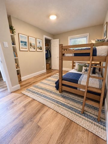 36 Barnstable Rd, Hull, MA 02045