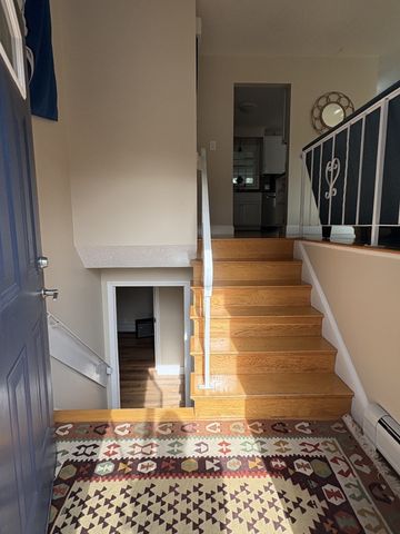 36 Barnstable Rd, Hull, MA 02045