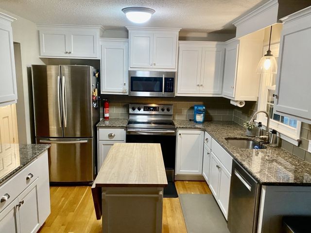 36 Barnstable Rd, Hull, MA 02045