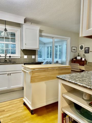 36 Barnstable Rd, Hull, MA 02045