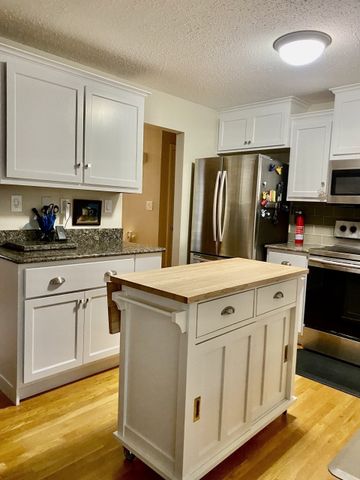 36 Barnstable Rd, Hull, MA 02045