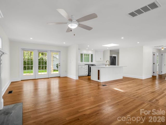 212 Vance Avenue, Black Mountain, NC 28711