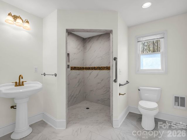 212 Vance Avenue, Black Mountain, NC 28711