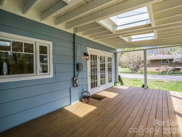 212 Vance Avenue, Black Mountain, NC 28711