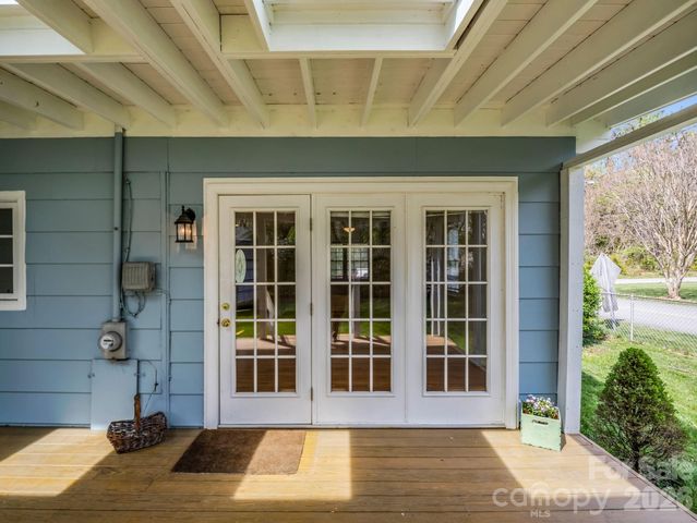 212 Vance Avenue, Black Mountain, NC 28711