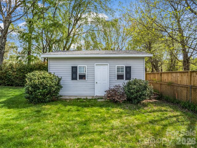 212 Vance Avenue, Black Mountain, NC 28711