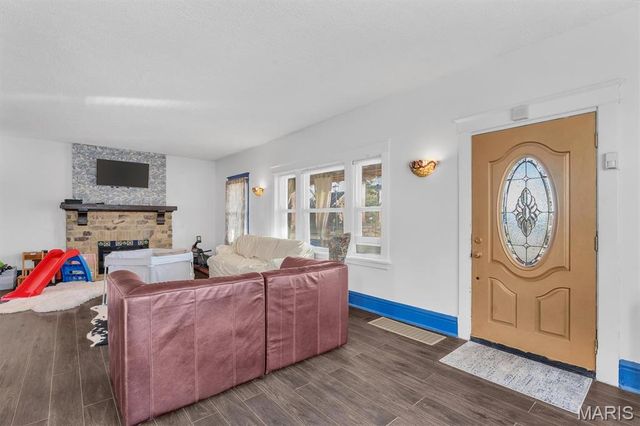 8103 Madison Avenue, St Louis, MO 63114