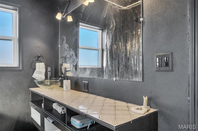 8103 Madison Avenue, St Louis, MO 63114