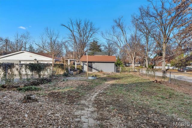 8103 Madison Avenue, St Louis, MO 63114