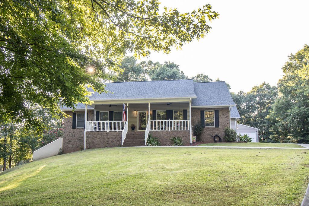 141 Chambers Mtn, Mineral Bluff, GA 30559
