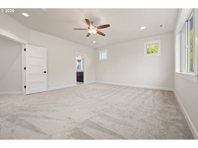 13540 Se GREENWOOD Ct, Clackamas, OR 97015