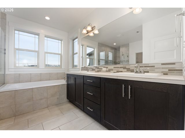 13540 Se GREENWOOD Ct, Clackamas, OR 97015