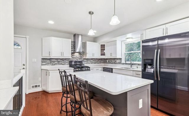 9321 SAINT ANDREWS PL, College Park, MD 20740