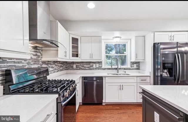 9321 SAINT ANDREWS PL, College Park, MD 20740