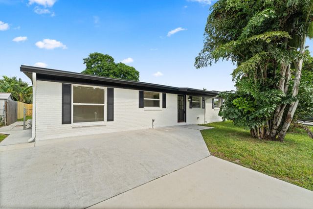 3797 Bahama Road, Palm Beach Gardens, FL 33410
