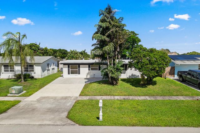 3797 Bahama Road, Palm Beach Gardens, FL 33410