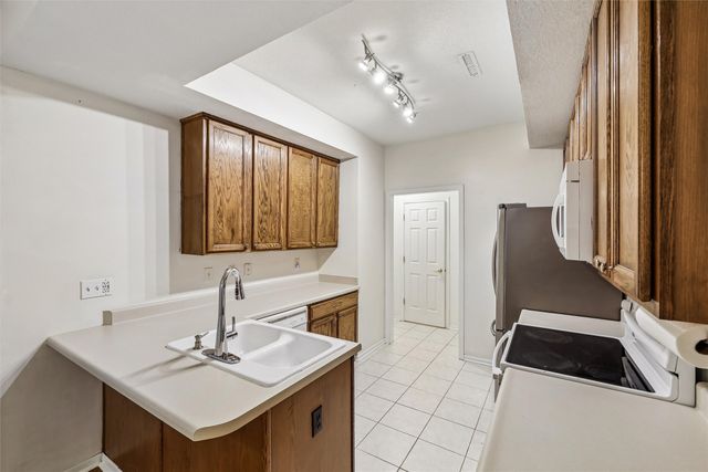500 N Valley Drive 506, Des Moines, IA 50312