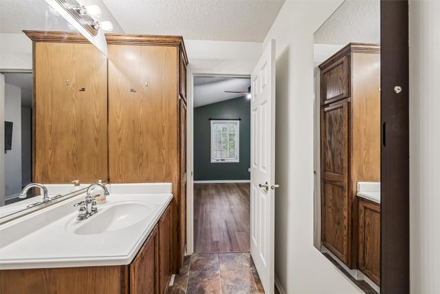 500 N Valley Drive 506, Des Moines, IA 50312