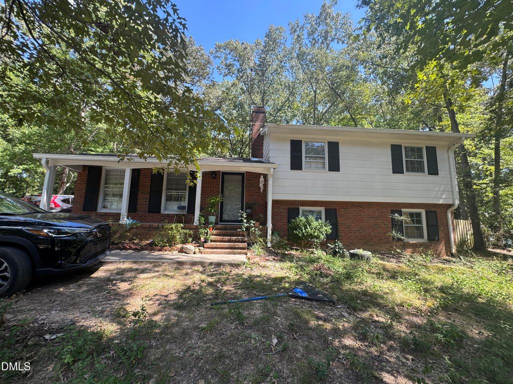 625 Tinkerbell Road, Chapel Hill, NC 27517