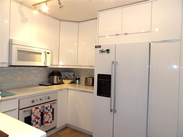 555 NE 15th St 14E, Miami, FL 33132