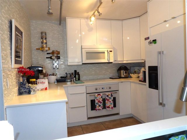 555 NE 15th St 14E, Miami, FL 33132