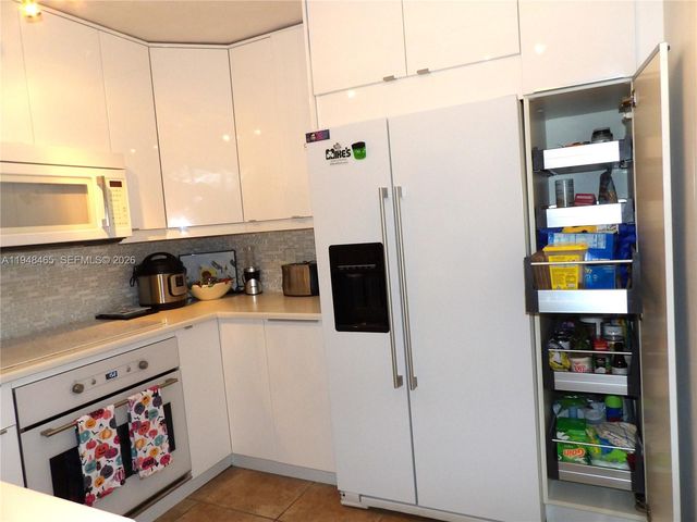 555 NE 15th St 14E, Miami, FL 33132