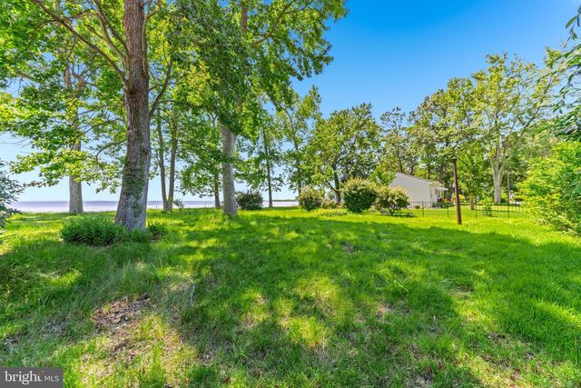 5235-A AL JONES DR, Shady Side, MD 20764