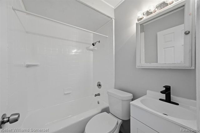 19693 Elkhart Street, Harper Woods, MI 48225